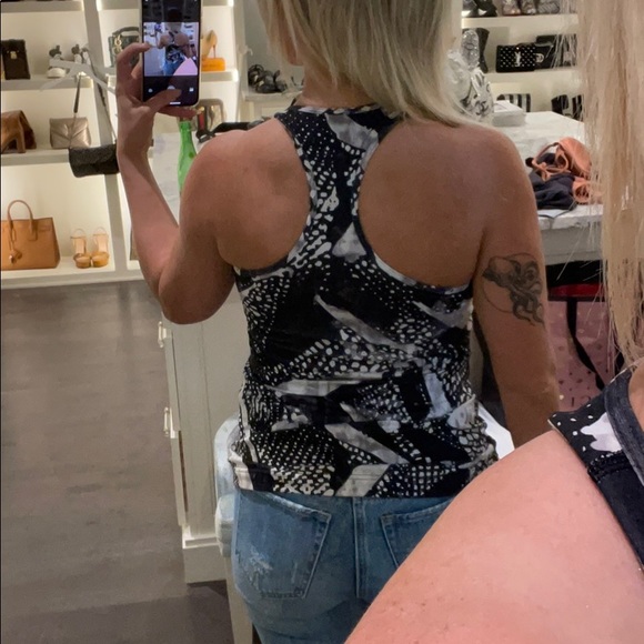 Lululemon Razorback tank - Picture 3 of 4